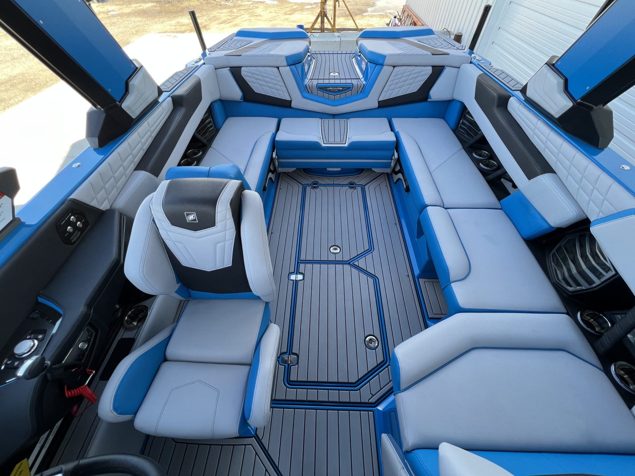 Super Air Nautique G23 Interior.html